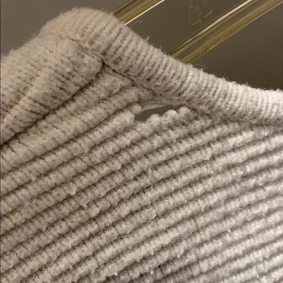 ❌SOLD❌ White Elle Sweater - Picture 2 of 2